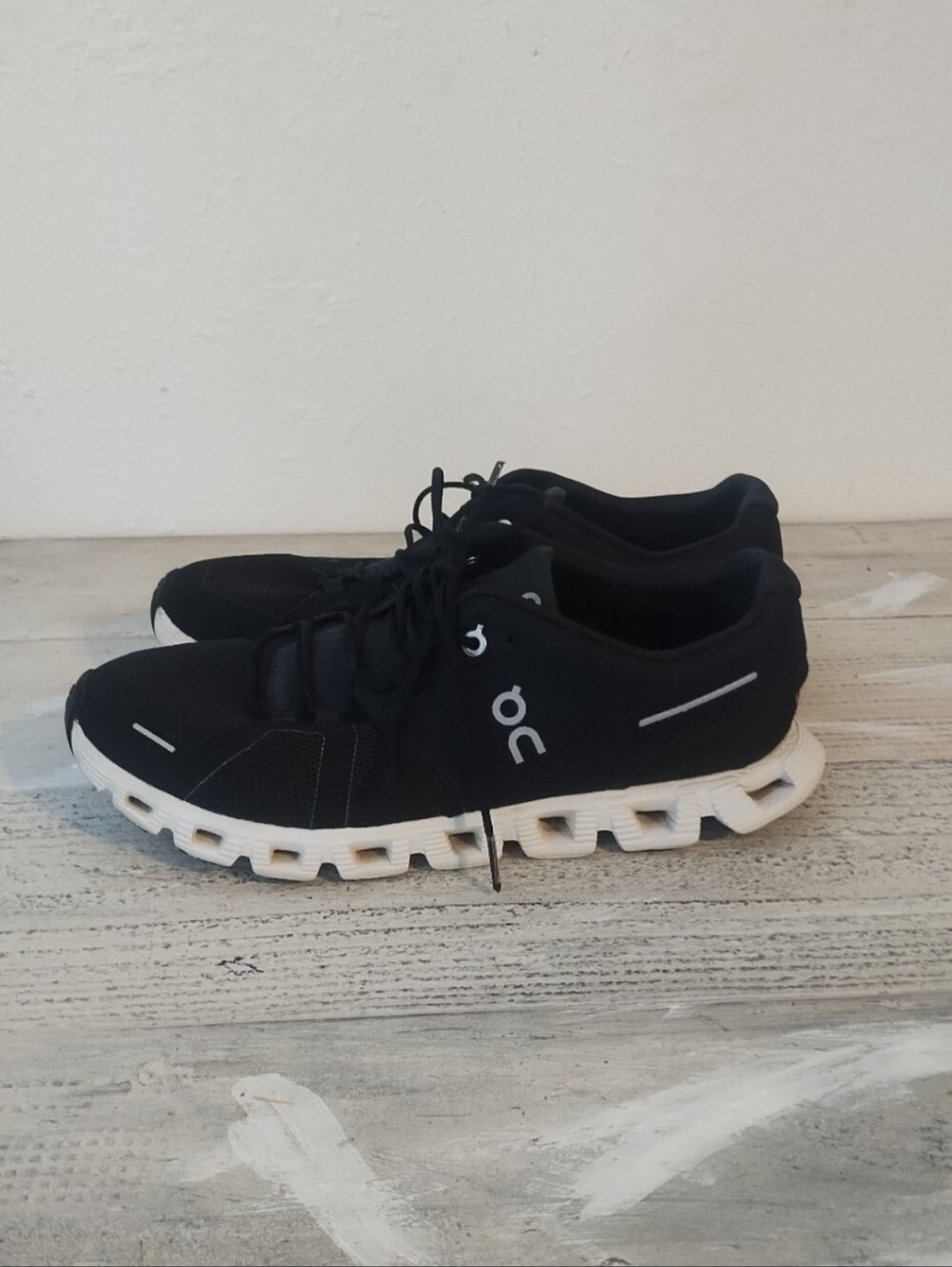 On Cloud 5 Shoes U.S.AWomen size 10 Black Running Athletic Sneakers Trainers